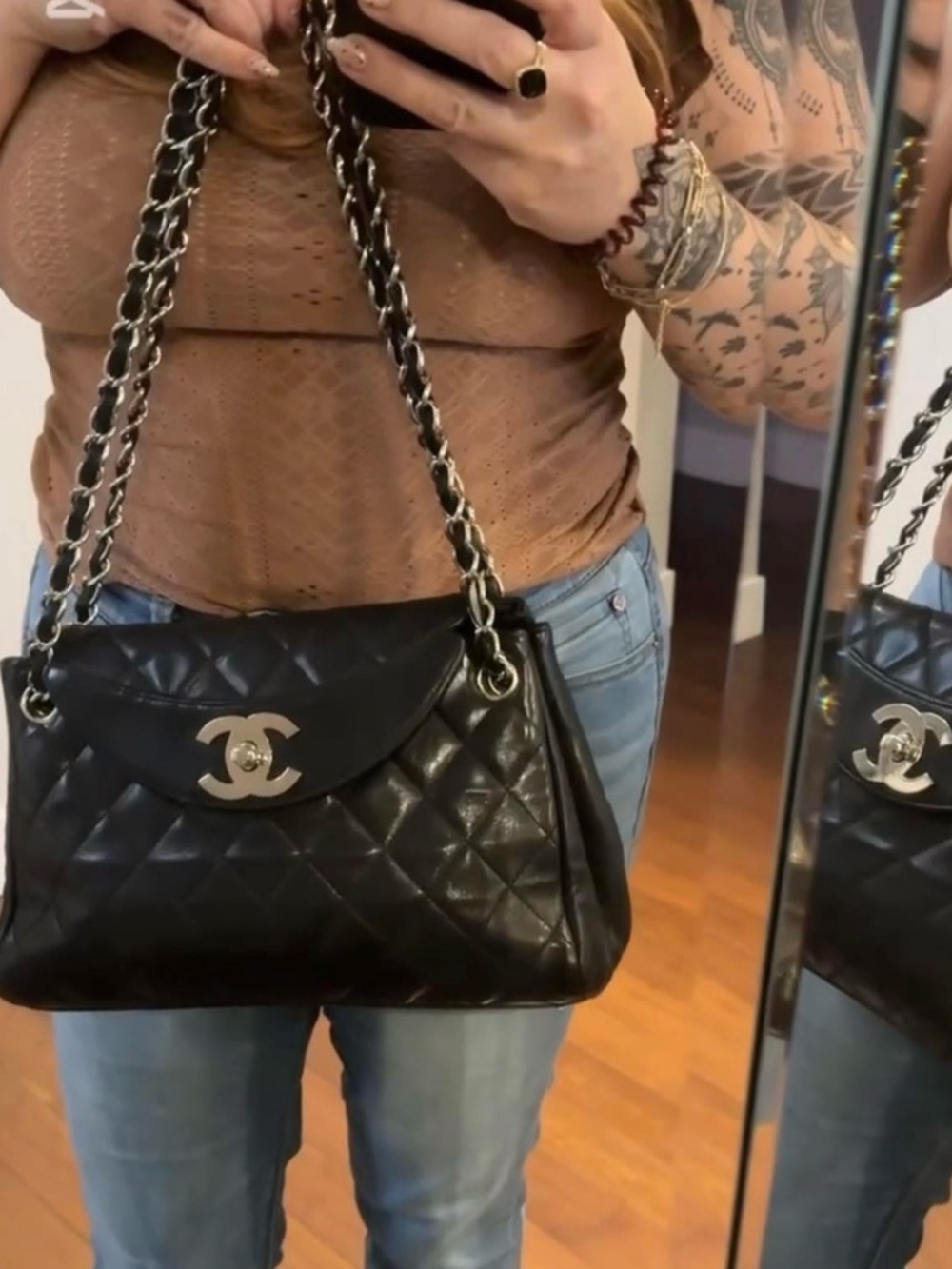 CHANEL Black Quilted Shoulder Bag with Chain-Strap